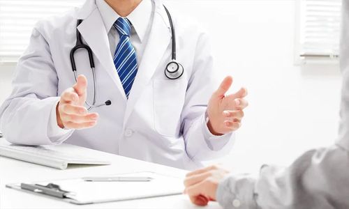 復職判断の「迷走」を断つ、主治医と産業医の“見解相違”解消