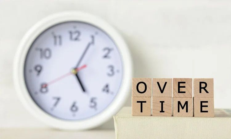 【人事労務Q＆A】半休後の残業に休憩は必要？ 「振休」と「代休」の違いも解説