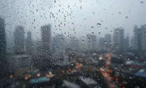 猛暑・台風時の出社判断基準は？ 整備したい制度を解説