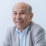 諏訪 康雄 氏