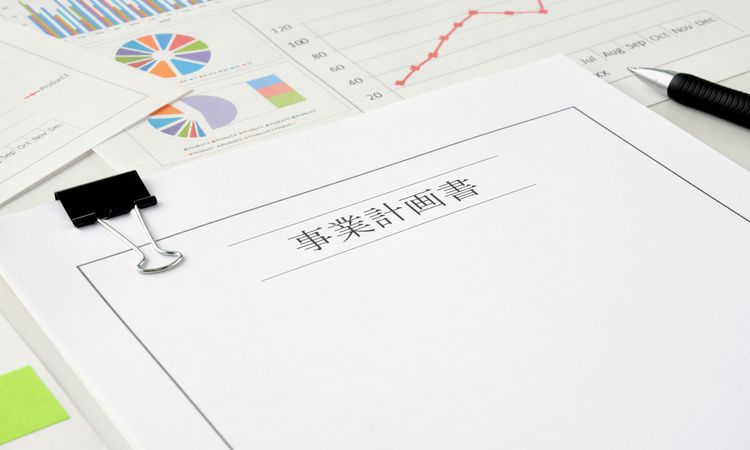 新規事業開発が「成功している」と答えた担当者は全体の3割。課題は「担い手や専門知識の不足」など