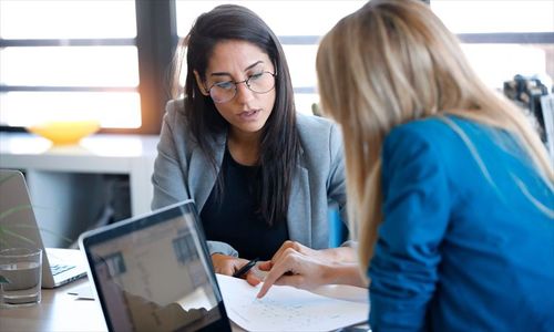 「女性管理職」の割合は6割以上の企業で10％未満に。“管理職意向の向上”には組織的原因の解決が有効か