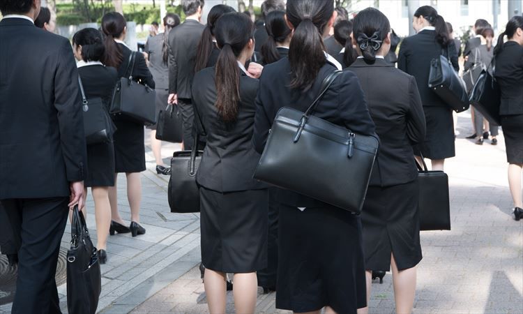 23卒生の約半数が「内定式は必要」と回答。社内見学や同期・先輩社員との交流を求める声も