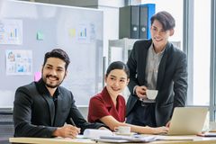 勤務先での外国人雇用の受け入れ体制は十分だと思うか