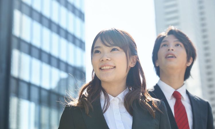 “1年目新入社員”の約3割が「転職や独立」を想定している？ 23卒意識調査を性別および学歴別に傾向分析