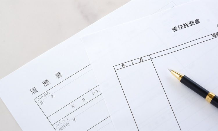 2023年の“転職者”平均初年度年収は「456.6万円」でコロナ禍前より19万円増。人手不足対策で“未経験求人”増加も