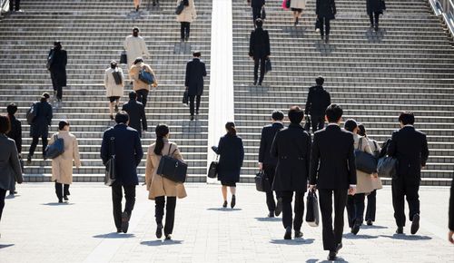 【25卒採用】5月末時点での内定（内々定）率は「81.3％」、理系がより早い傾向。内定者フォロー施策は“対面での懇親会”が最多に