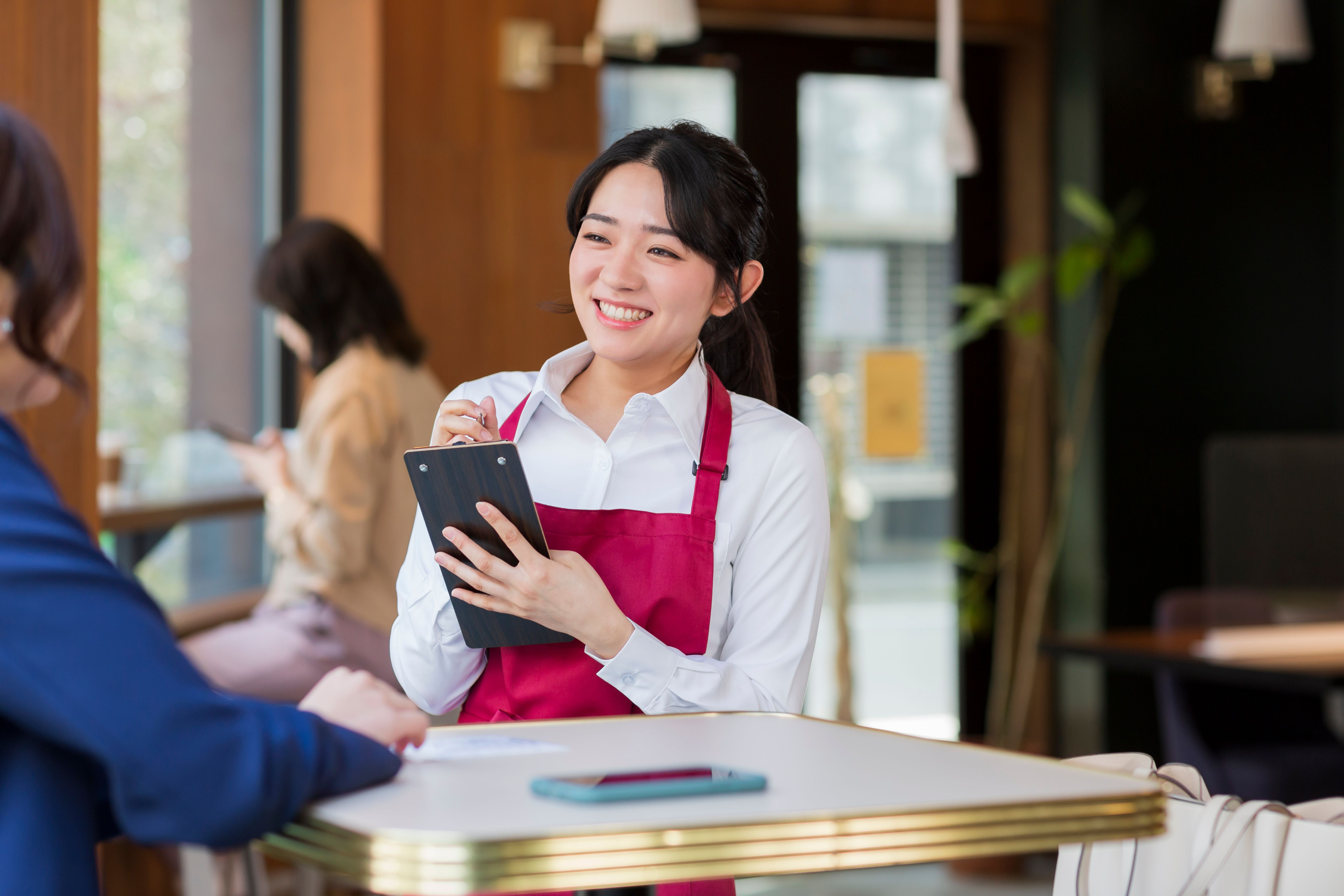 「103万円の壁」について企業の9割が“見直し賛成”。「働き控え解消」や「責任ある仕事を任せられる」など期待の声も