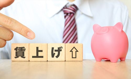 約7割の経営者が“大幅な賃上げ”にためらい…「業績」や「生産性」への懸念から、定期昇給の実施もおよそ半数に