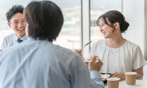 新入社員研修の時期の“ランチ事情”がオンボーディングに与える影響。組織に馴染む過程で企業が働きかけられることとは？