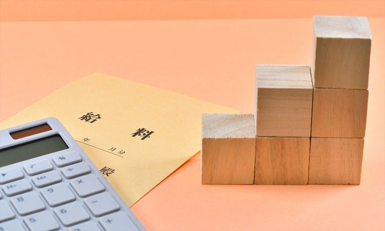 4社に3社が2025年度に「賃上げを実施した」と回答。賃上げの目的は“モチベーション向上”や“人材の確保・定着”など