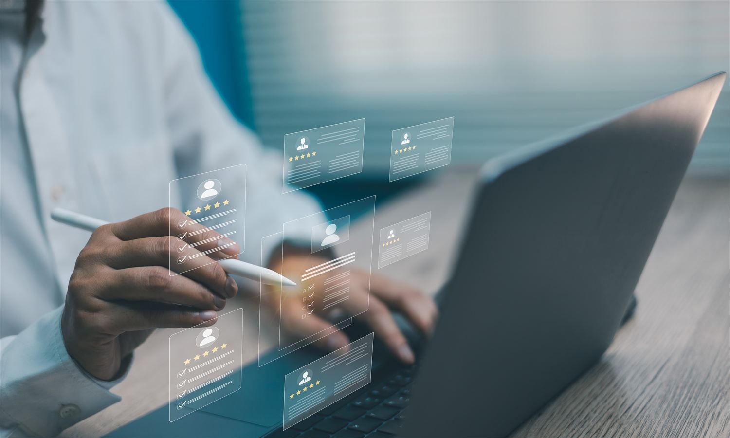 人事評価に「不満あり」が7割超、転職意欲にも直結か。AIによる評価で求められる“公平性”と“透明性”