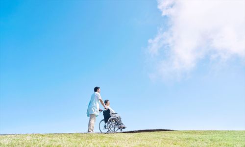 介護・看護の現場で「週休3日制」を正社員に導入。ピースフリーケアグループが“持続可能な人材定着モデル”を提案