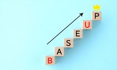 【賃上げ事例】初任給30万円・全社員一律6万円のベースアップを実施。オークハウスが示す、好業績を人材投資へ還元する人事戦略