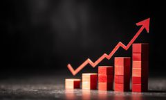 新卒給与の引き上げ進むも“給与逆転”に不満が87.5％。既存社員のモチベーション・転職意向に影響か