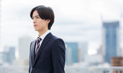 【27卒採用】4月末時点の内々定率は「72.7％」、前年下回るも高水準維持。理系学生は“内々定後も就活継続”傾向が鮮明に