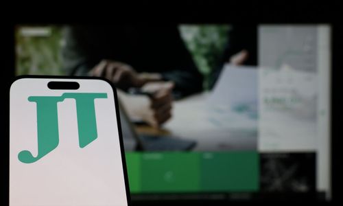 シニア人材の活躍を後押し―JT、定年65歳への引き上げとキャリア自律支援で人財マネジメントを刷新