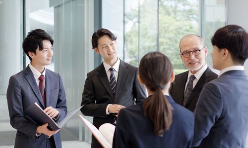 【28卒採用】インターンなどの“キャリア形成活動”参加率は32.9％に急伸。約5割が就活に向け貯金、地方学生は遠征費用への懸念も