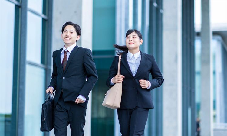 【27卒採用】6月末時点の内々定率「82.3％」も伸び鈍化。文系学生の4割超が活動継続、人事に求められるフォローとは