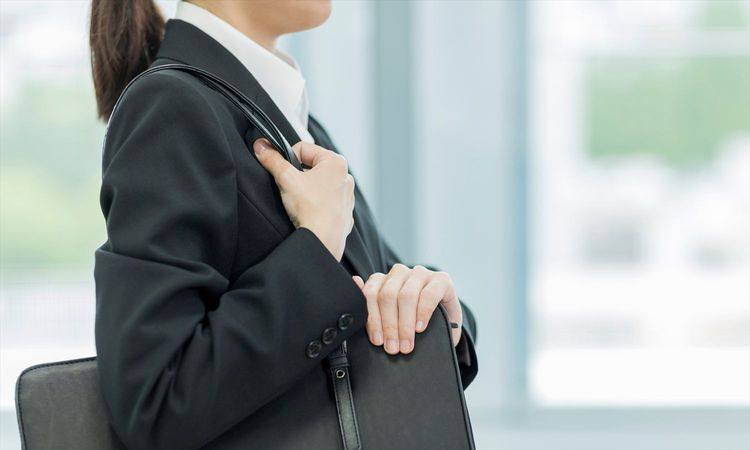 【27卒採用】7月末時点の内々定率は「84.8％」、5ヵ月連続で前年割れ。文系の就活長期化が鮮明に
