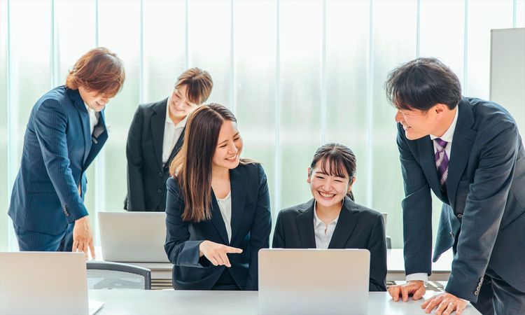 【27卒振り返り調査】インターン選びの基準は「選考に有利」が急伸。企業の魅力は「安定」が5年ぶりトップに