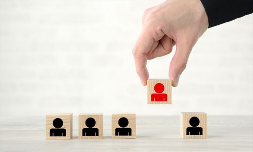 JR博多シティ、28卒採用で「選べる面接官制度」を本格導入。学生が面接官を選択、“評価の場”から“相互理解の機会”に