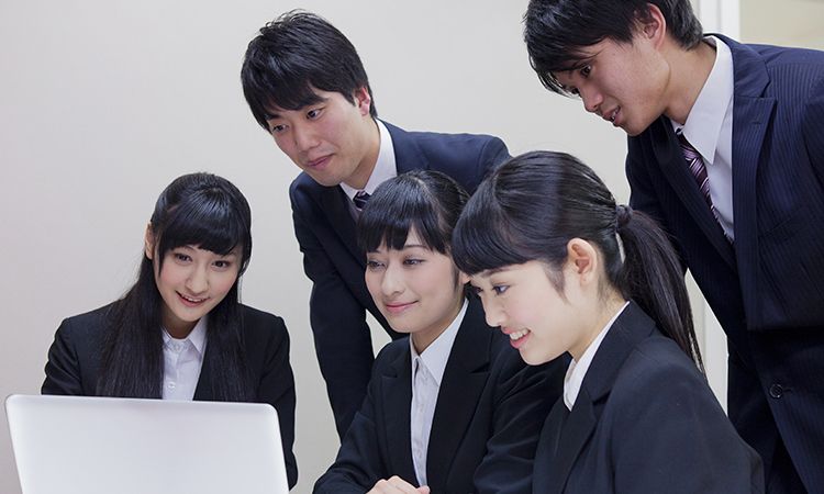 学生が求めるのは「安定」と「やりがい」のバランス？ ━━ 2018年就職企業人気ランキング