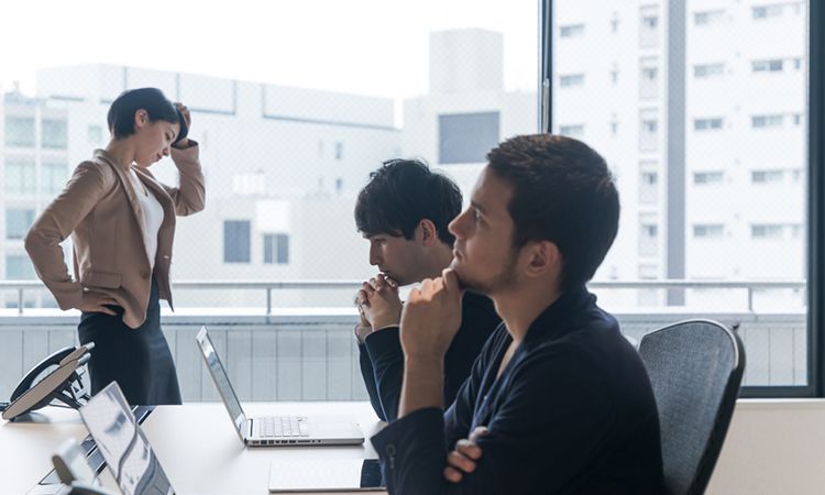 残業ゼロなのに雰囲気が暗い会社とは？