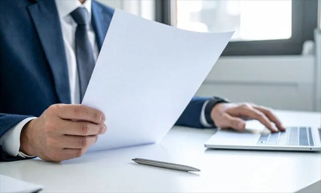 【26卒採用】初任給引き上げ88.8%、企業の7割が生成AI活用を容認──マイナビ調査で判明した最新動向とは