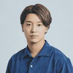 秋山 真氏