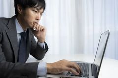 長時間労働の基準や原因　企業が取るべき対策とは