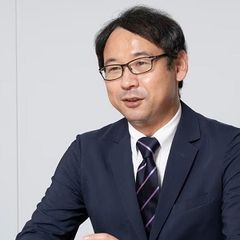 中須　悟