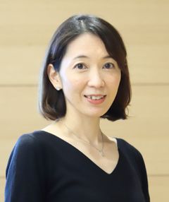 小泉 佳子