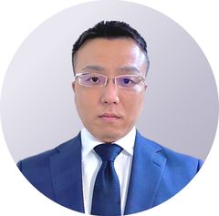 安達 匡倫 氏