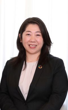 秋場 陽子