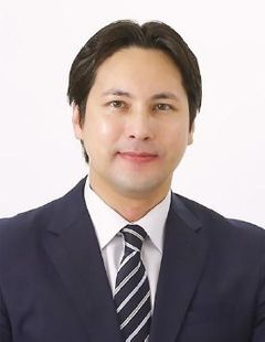 Scott Yasui Seeley （スコット・安井・シーリー）