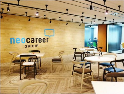 ネオキャリア新宿オフィスで座談会形式です！