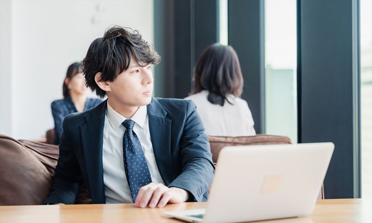 日本における「静かな退職」の原因とは？ 企業のデメリットやエンゲージメント向上のための対策を解説