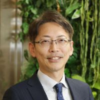 石田 茂 氏