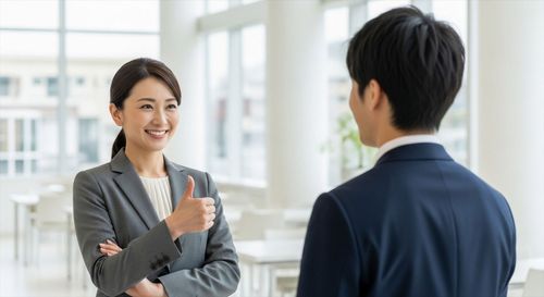 新入社員の早期離職を防ぐ「非言語コミュニケーションスキル」教育とは？ 人間関係を劇的に変える「笑顔」と「視線」の重要性