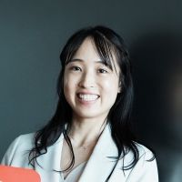 藤本 絢子 氏