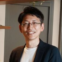 石田 茂 氏