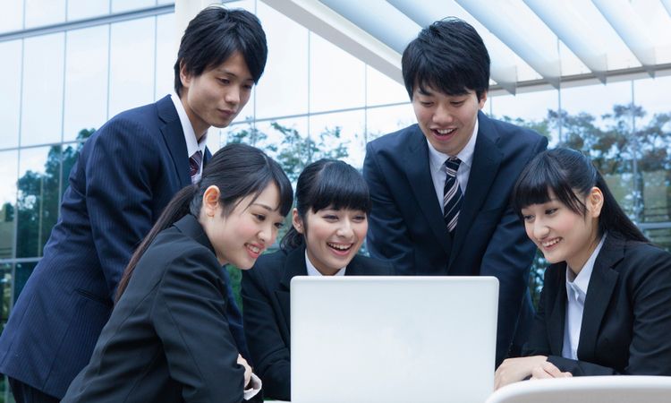 第114回  学生の間で活用が増えている「口コミサイト」や「逆求人型サイト」