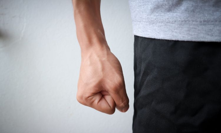 「アンガーマネジメント」の意味や研修の参考になる方法とは? 6秒我慢などやり方や効果などを解説